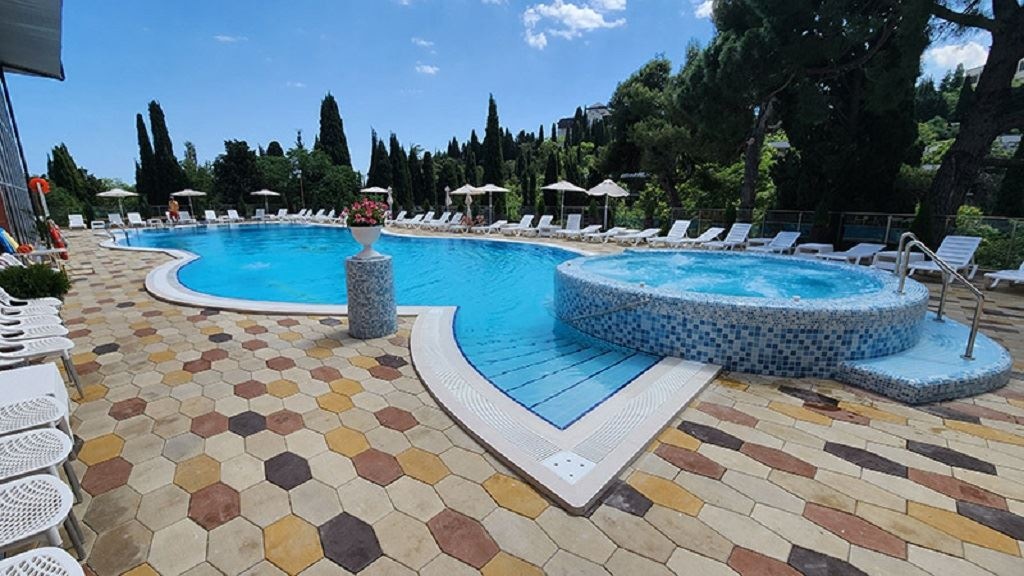 pools-outdoor-pool