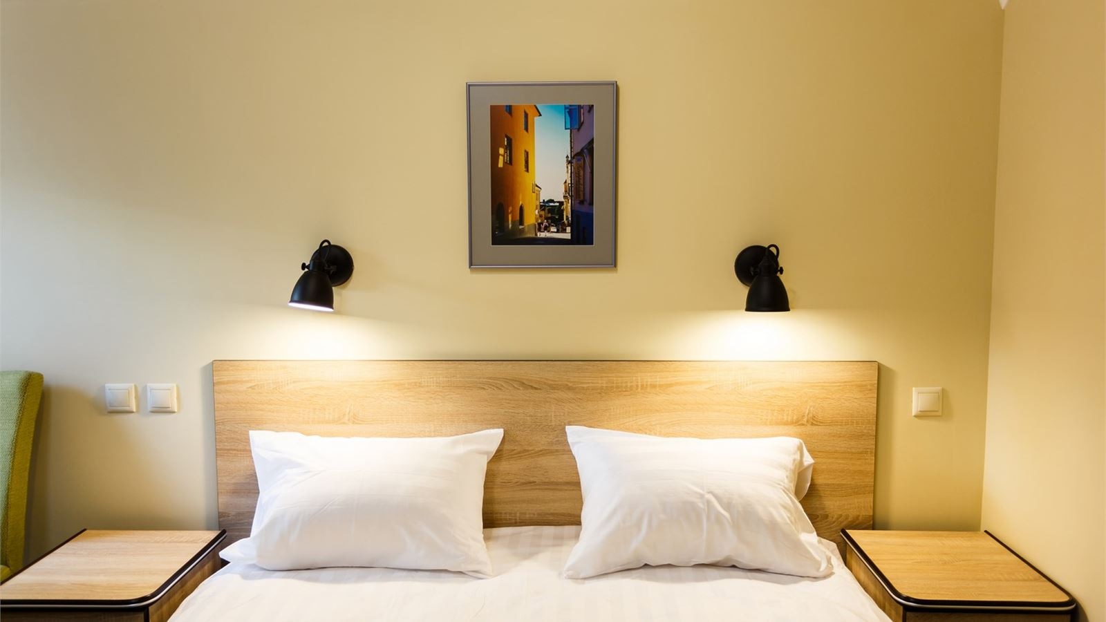 rooms-двухместный-номер-i-категории-стандарт-с-одной-двуспальной-кроватью