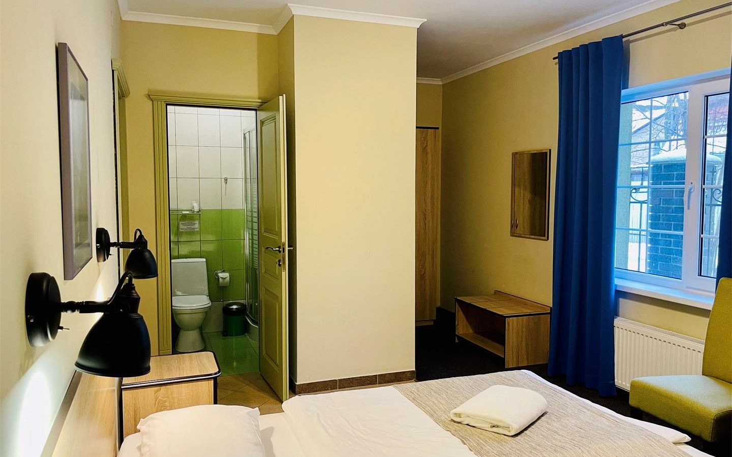 rooms-двухместный-номер-i-категории-стандарт-с-одной-двуспальной-кроватью