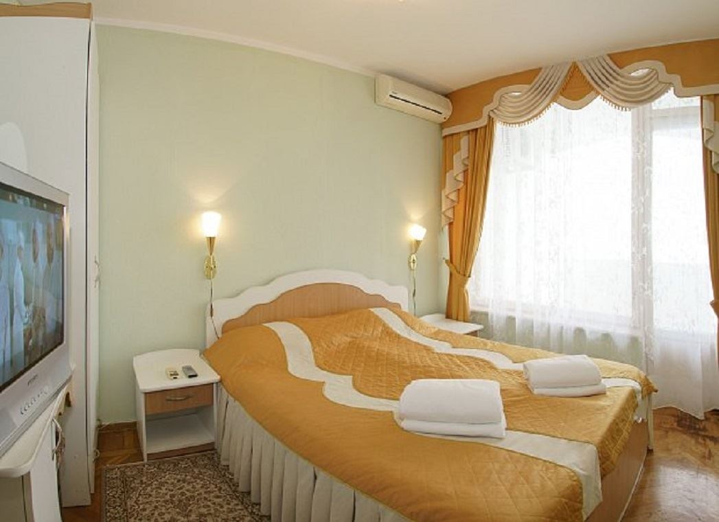 rooms-apartment-2-bedrooms-balcony