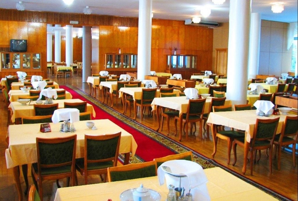 restaurants-restaurant