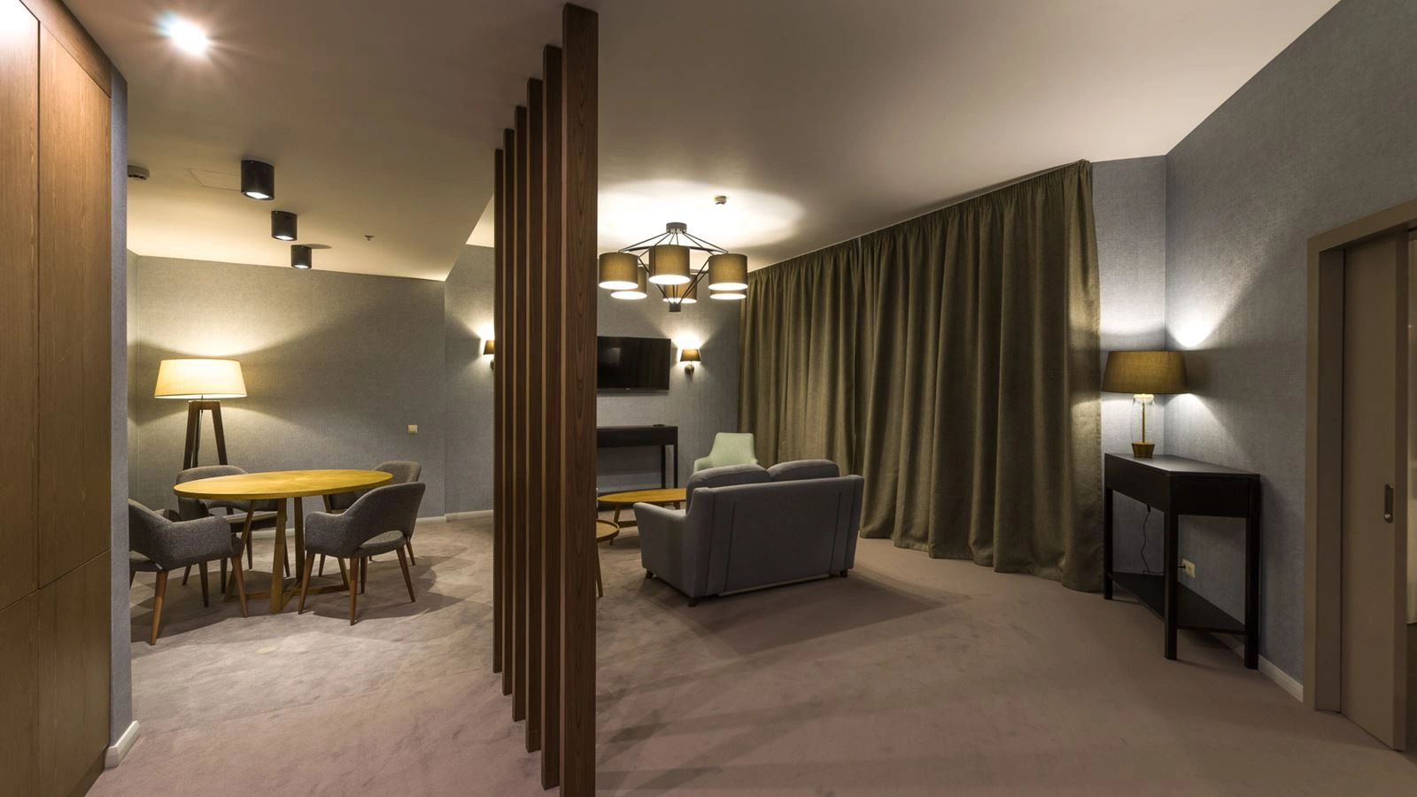 rooms-green-flow-suit