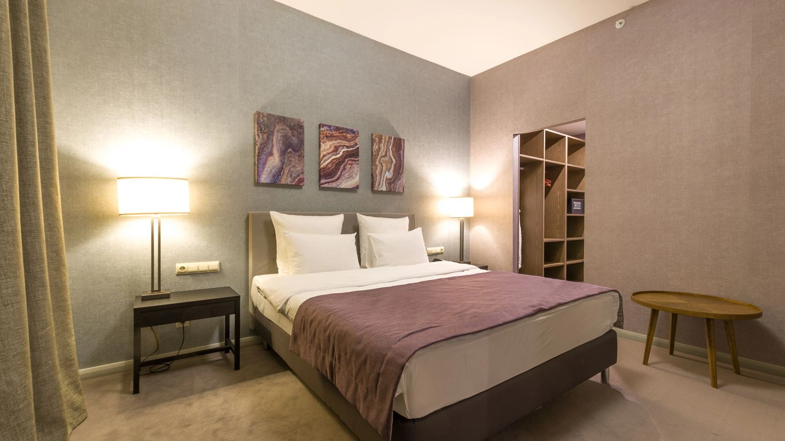 rooms-green-flow-suit