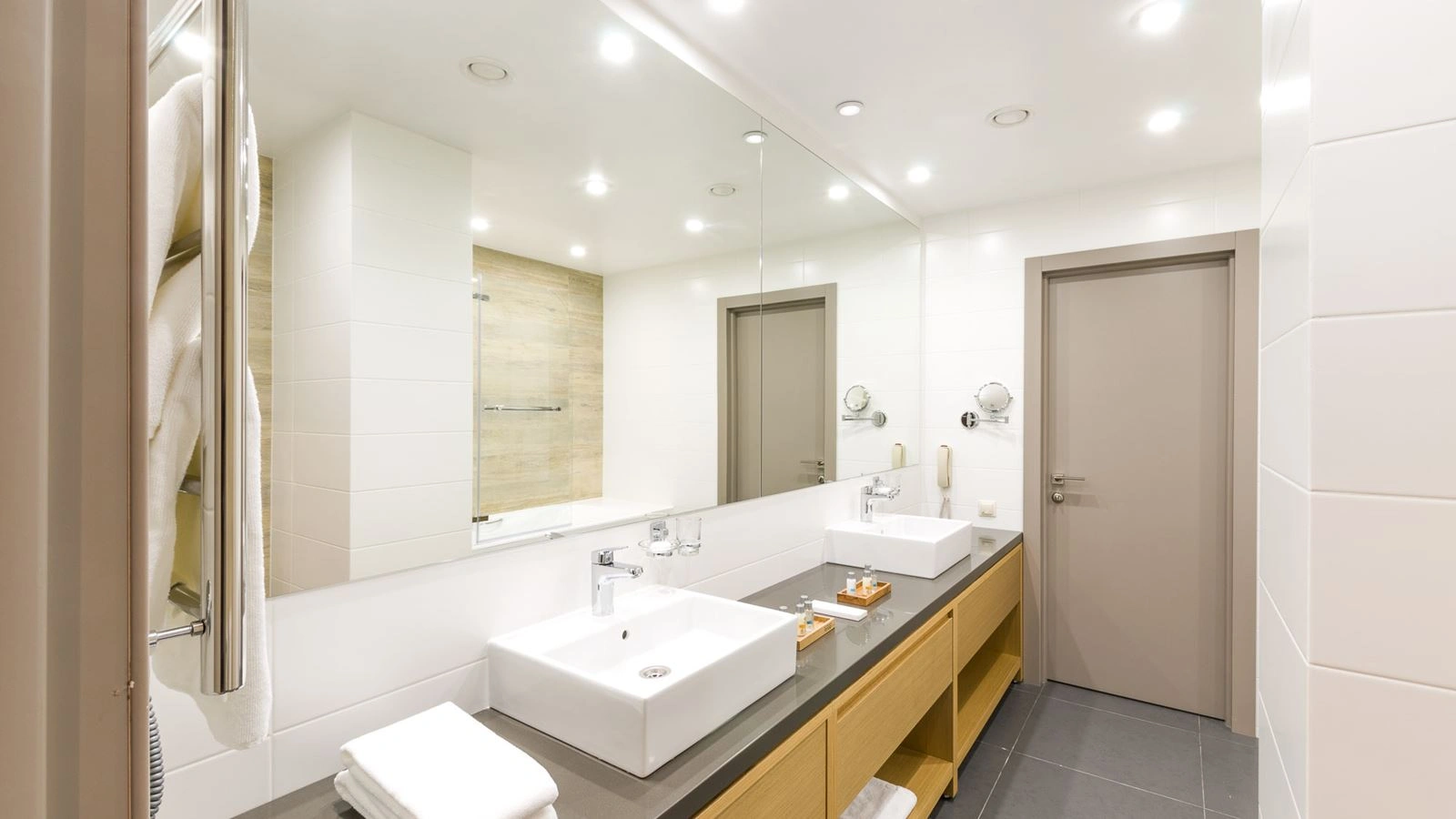 rooms-green-flow-suit