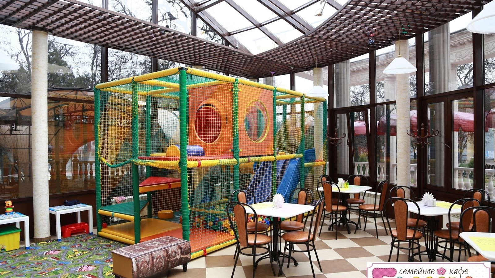 restaurants-kafe-fameli