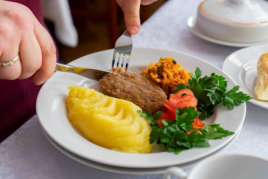 restaurants-obedennyi-zal