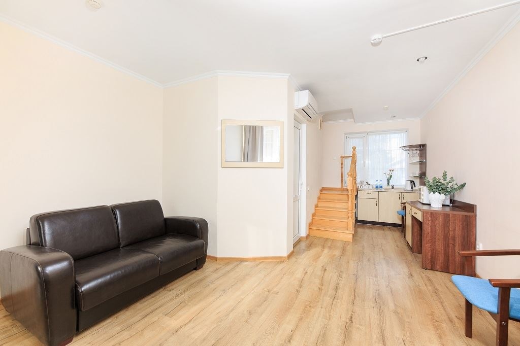 rooms-apartment-balcony