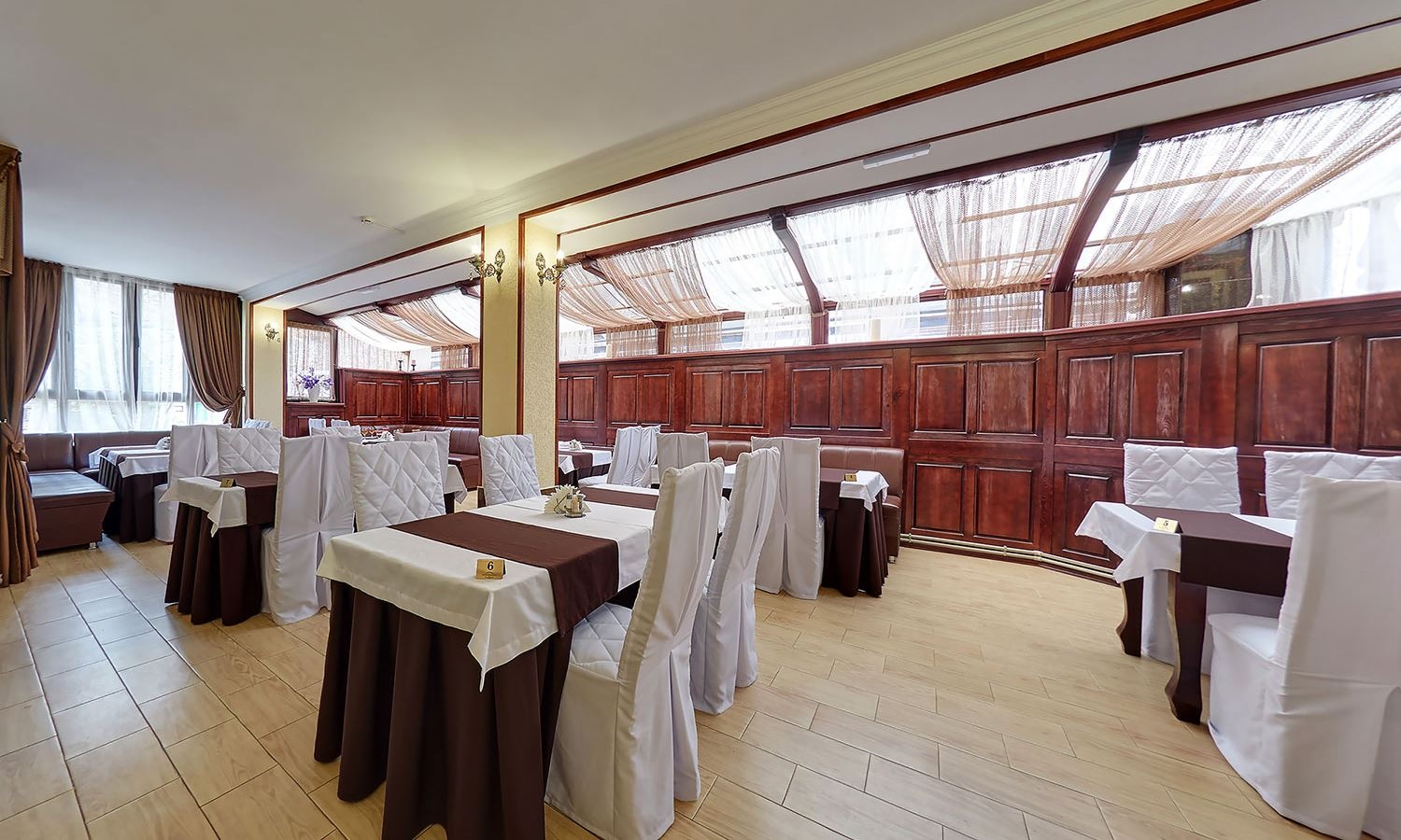 restaurants-obedenniy-zal