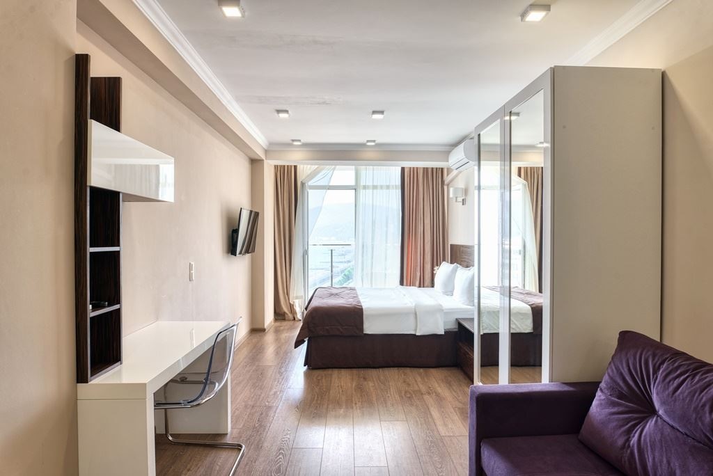 rooms-apart-suoer--balc-kitch-sea