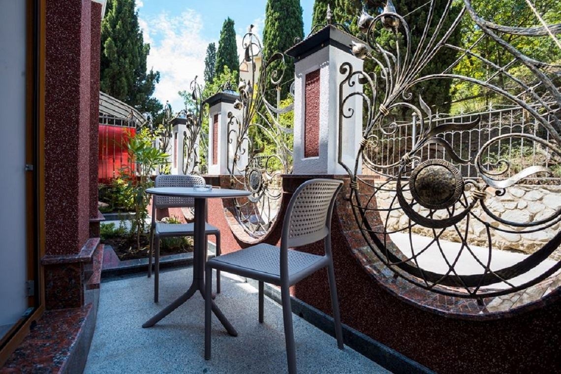 rooms-room-standard-balcony-or-terrace