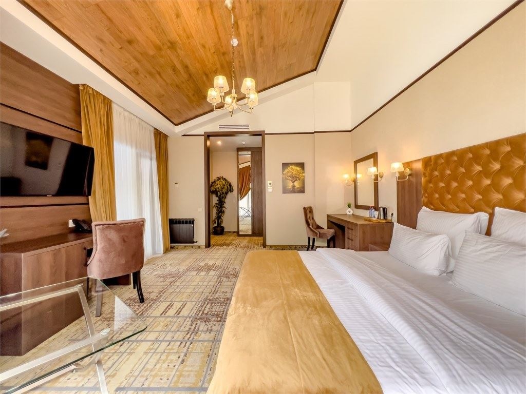 rooms-delux-mountain-with-balcony