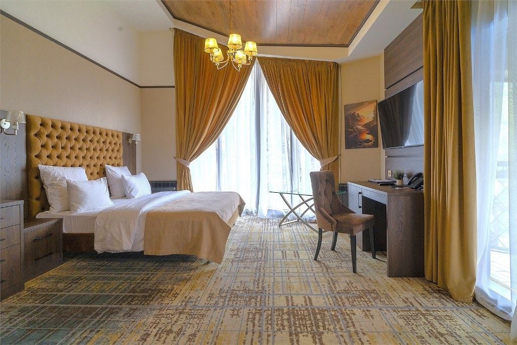 rooms-delux-mountain-with-balcony