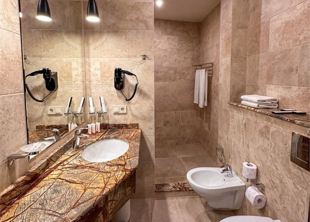 rooms-delux-mountain-with-balcony