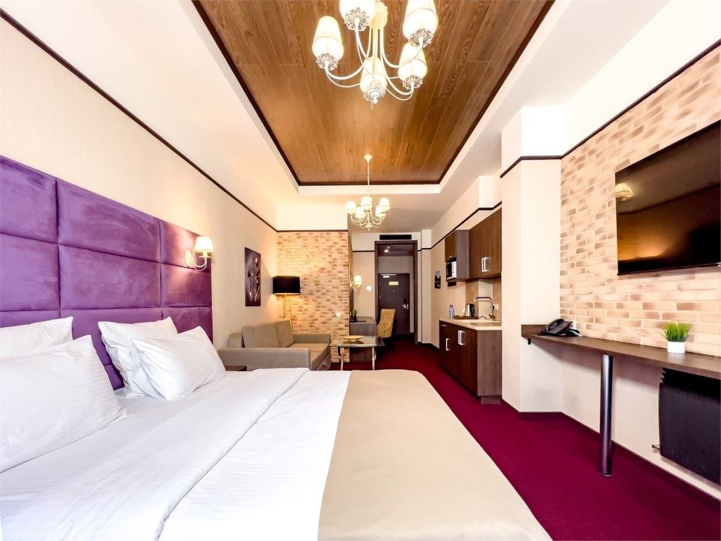 rooms-family-studoi-with-balcony