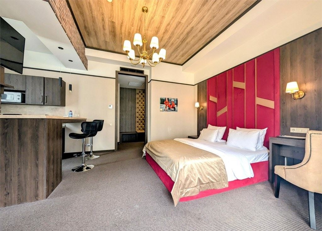 rooms-luxe-with-balcony