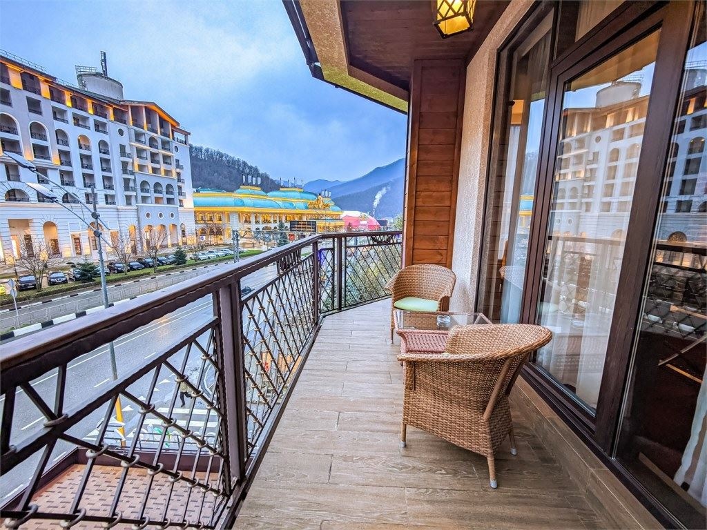 rooms-luxe-with-balcony