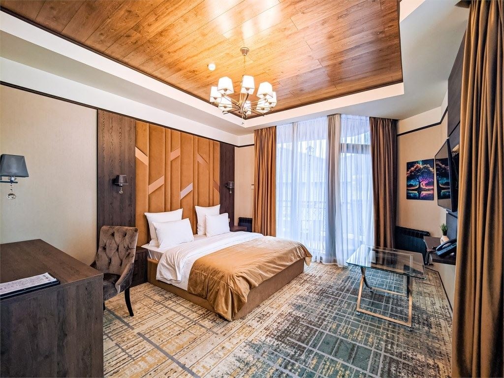 rooms-luxe-with-balcony-2