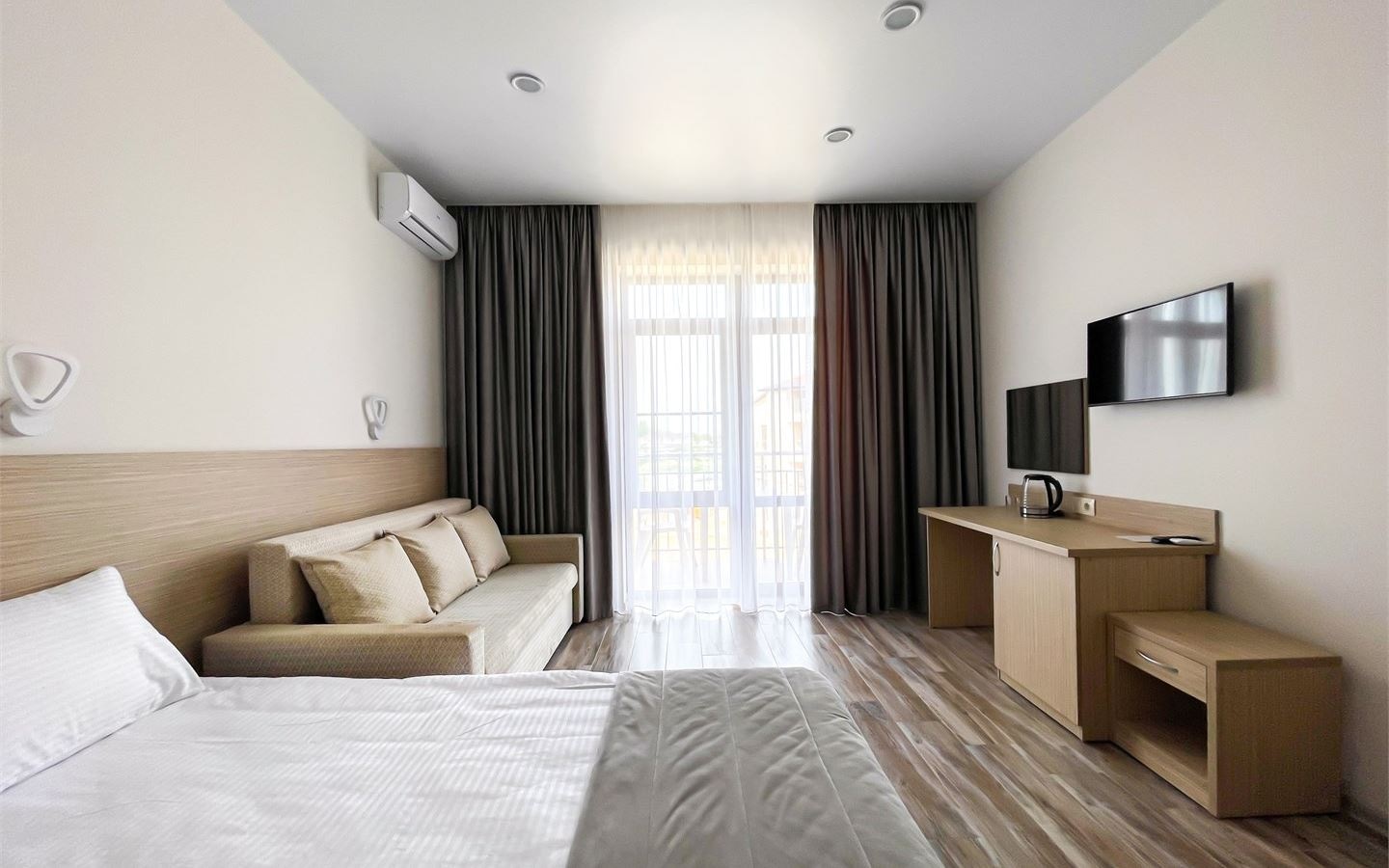 rooms-корпус-андорра-стандарт-с-раскладным-двуспальным-диваном