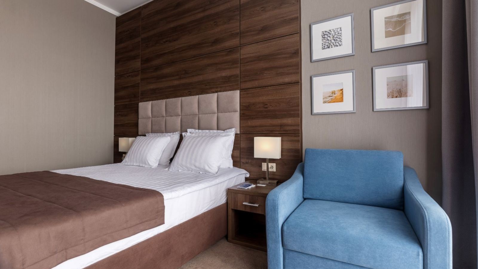 rooms-deluxe-double-room