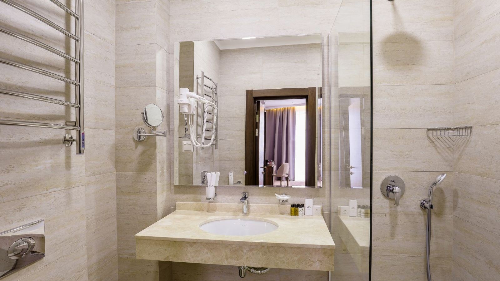 rooms-suite-junior-2-bedrooms