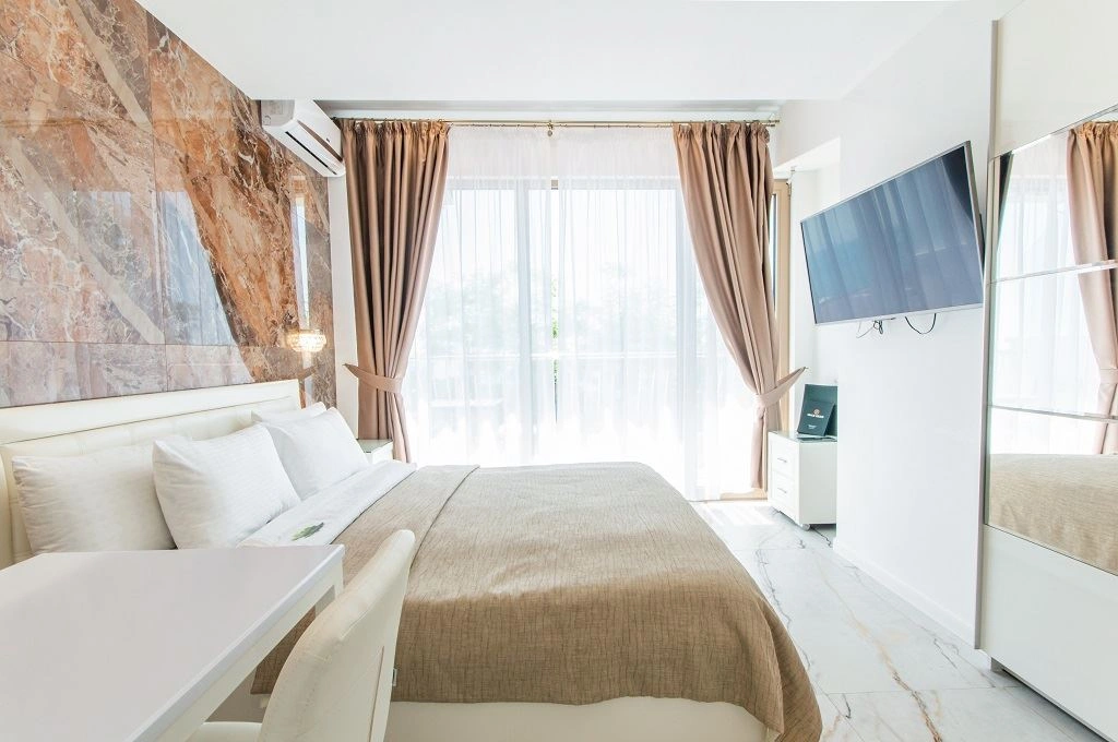 rooms-de-luxe-with-balcon-and-kiichen