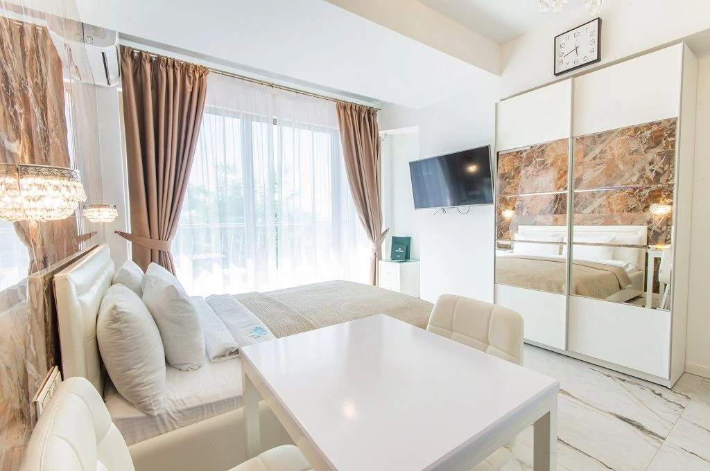 rooms-de-luxe-with-balcon-and-kiichen