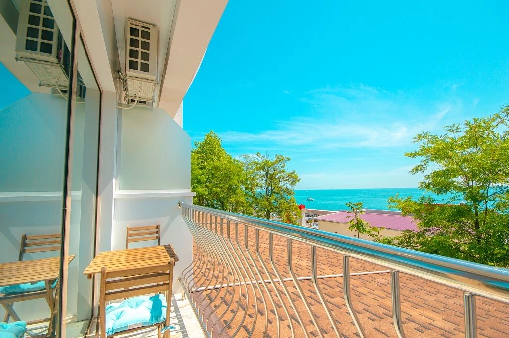 rooms-de-luxe-with-balcon-and-kiichen