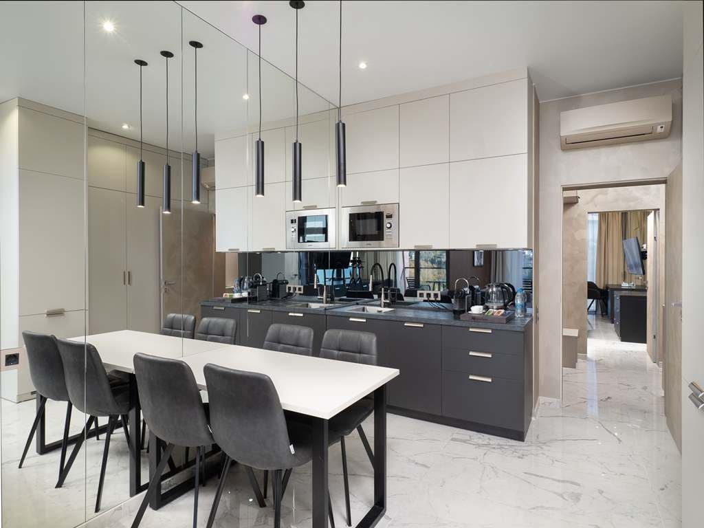 rooms-luxe-family-with-balcony