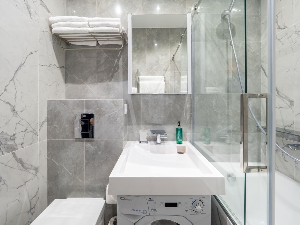 rooms-luxe-family-with-balcony