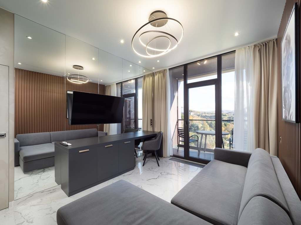 rooms-luxe-family-with-balcony