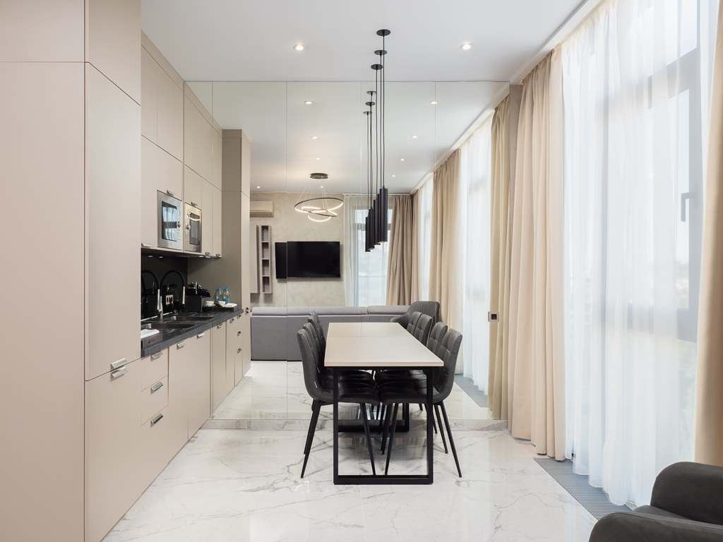 rooms-luxe-with-balcomy