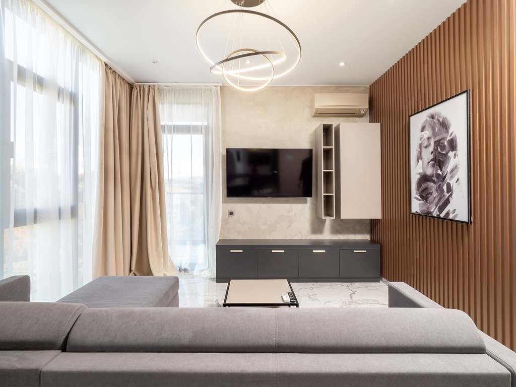 rooms-luxe-with-balcomy