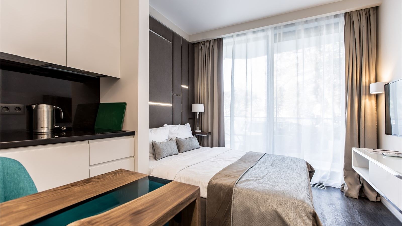 rooms-studio-with-balcony