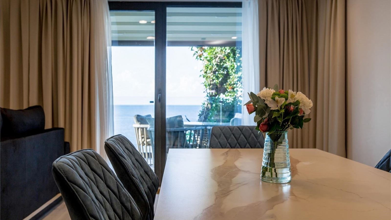 rooms-grand-dulux-sea