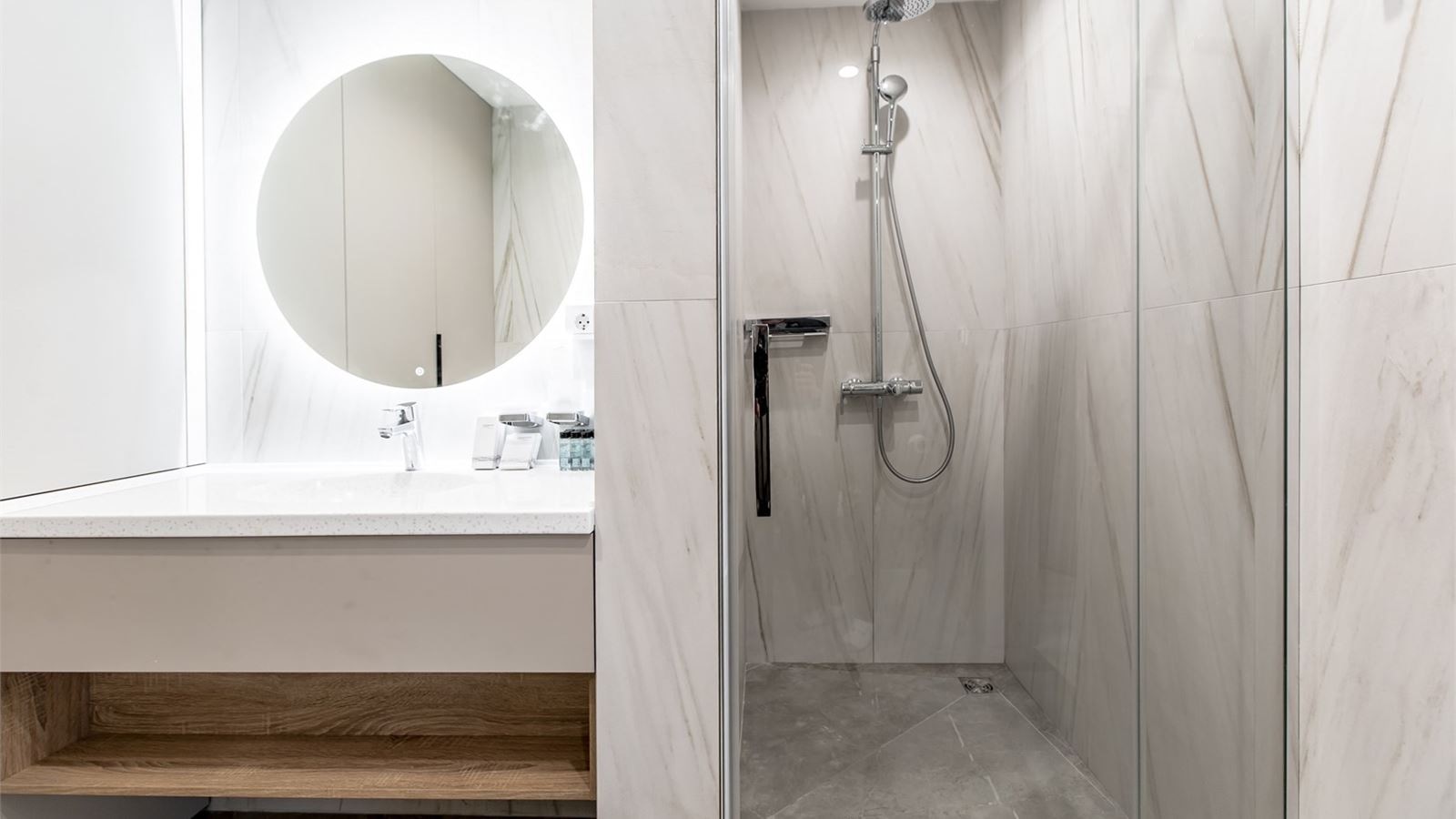 rooms-grand-dulux-sea