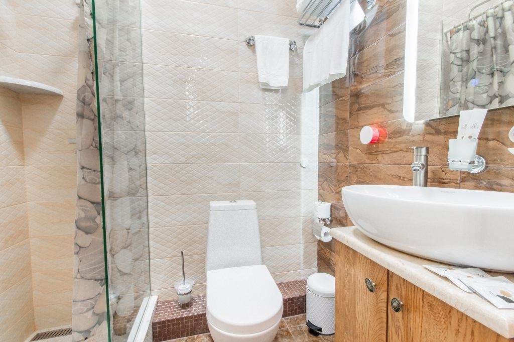 rooms-triple-with-balcony-and-extra-bed