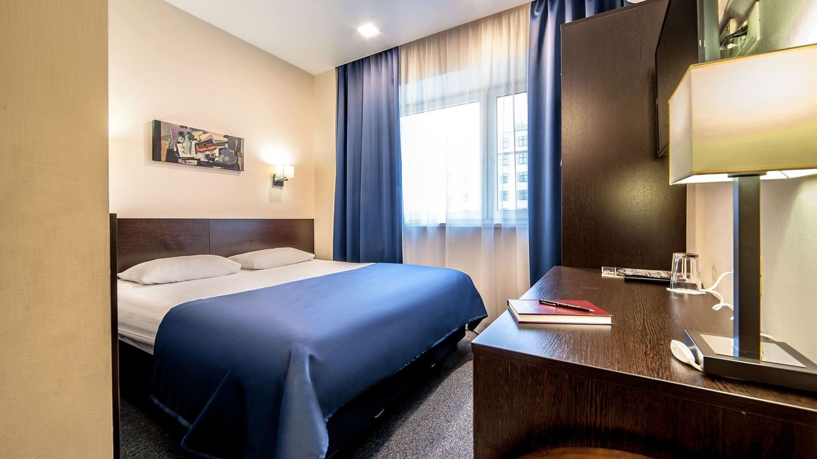 rooms-2bed-classic-room