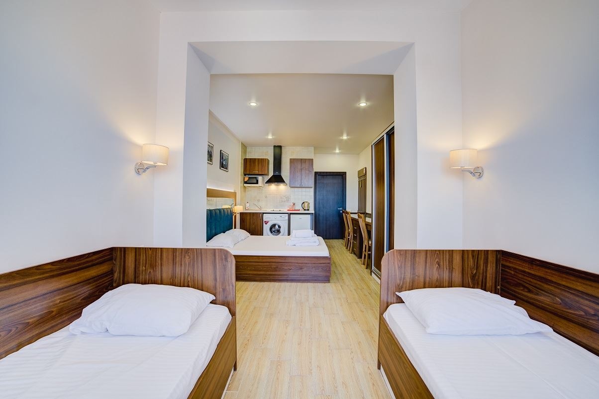 rooms-family-roon-with-kitchen