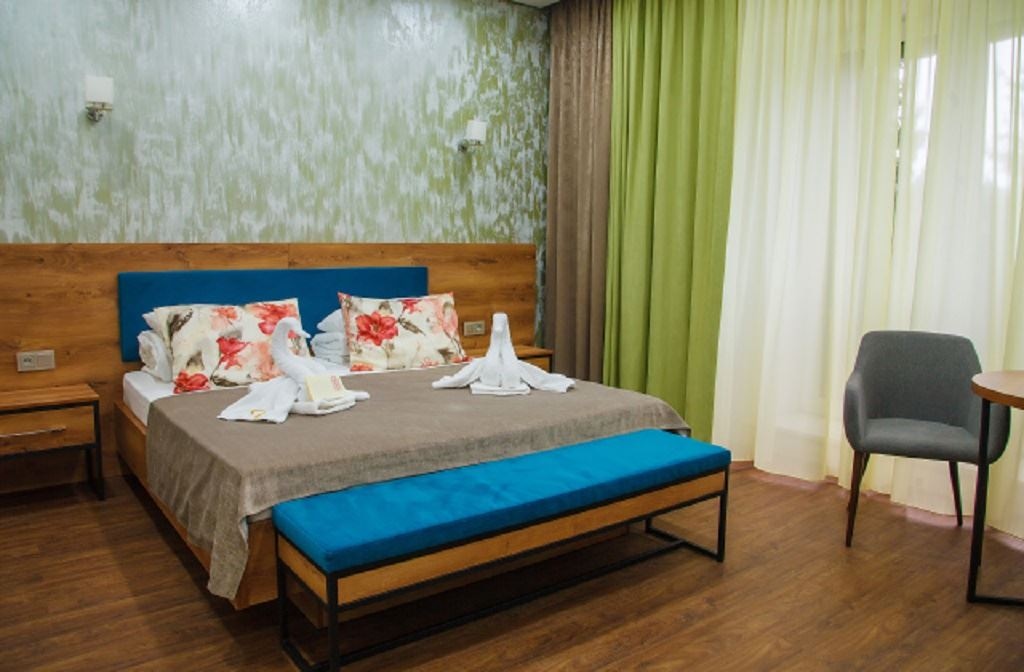 rooms-2bed-junior-suite-building-2