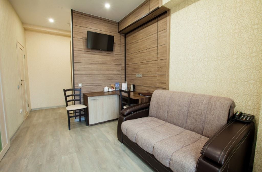 rooms-2bed-suite-building-1