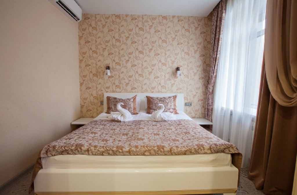 rooms-2bed-suite-building-1