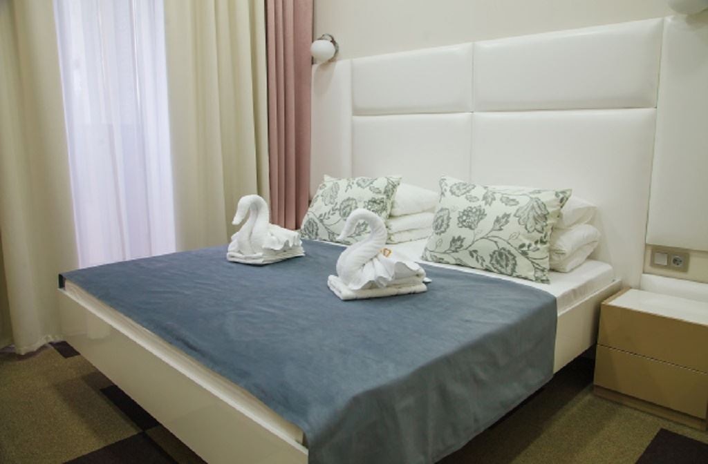 rooms-2bed-suite-bldg2