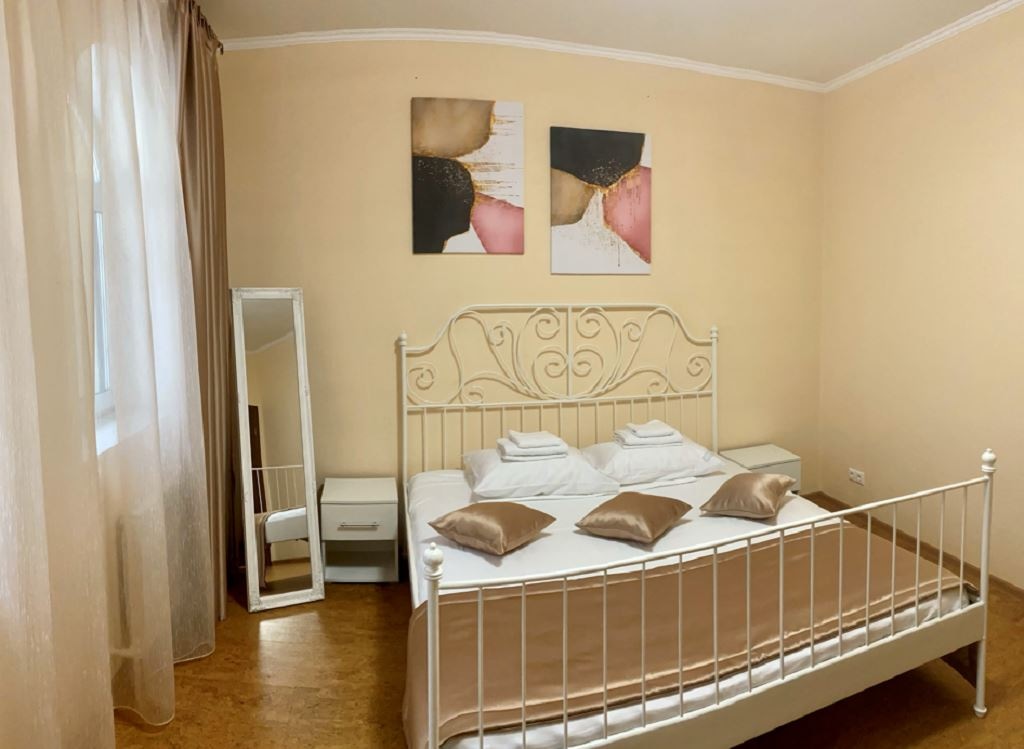 rooms-6bed-cottage-manor5