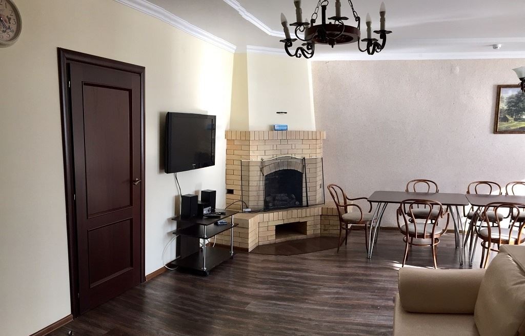 rooms-8bed-cottage-by-the-lake2