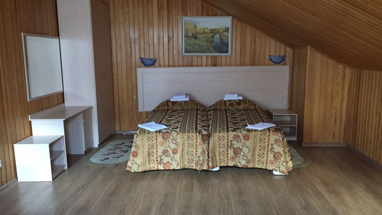 rooms-8bed-cottage-by-the-lake2