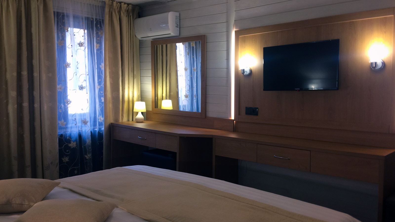 rooms-4bed-cottage-manor3