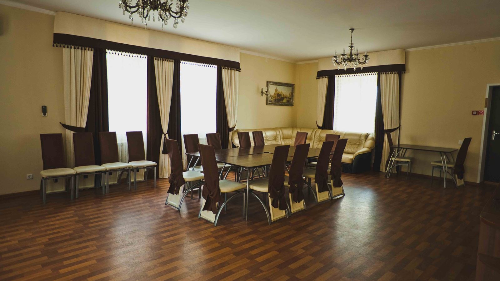 rooms-8bed-cottage-manor1