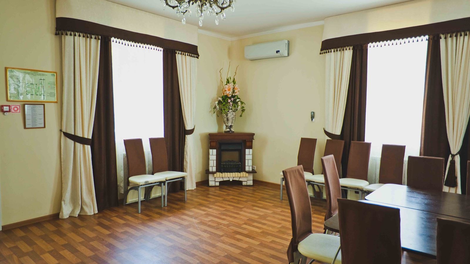 rooms-8bed-cottage-manor1