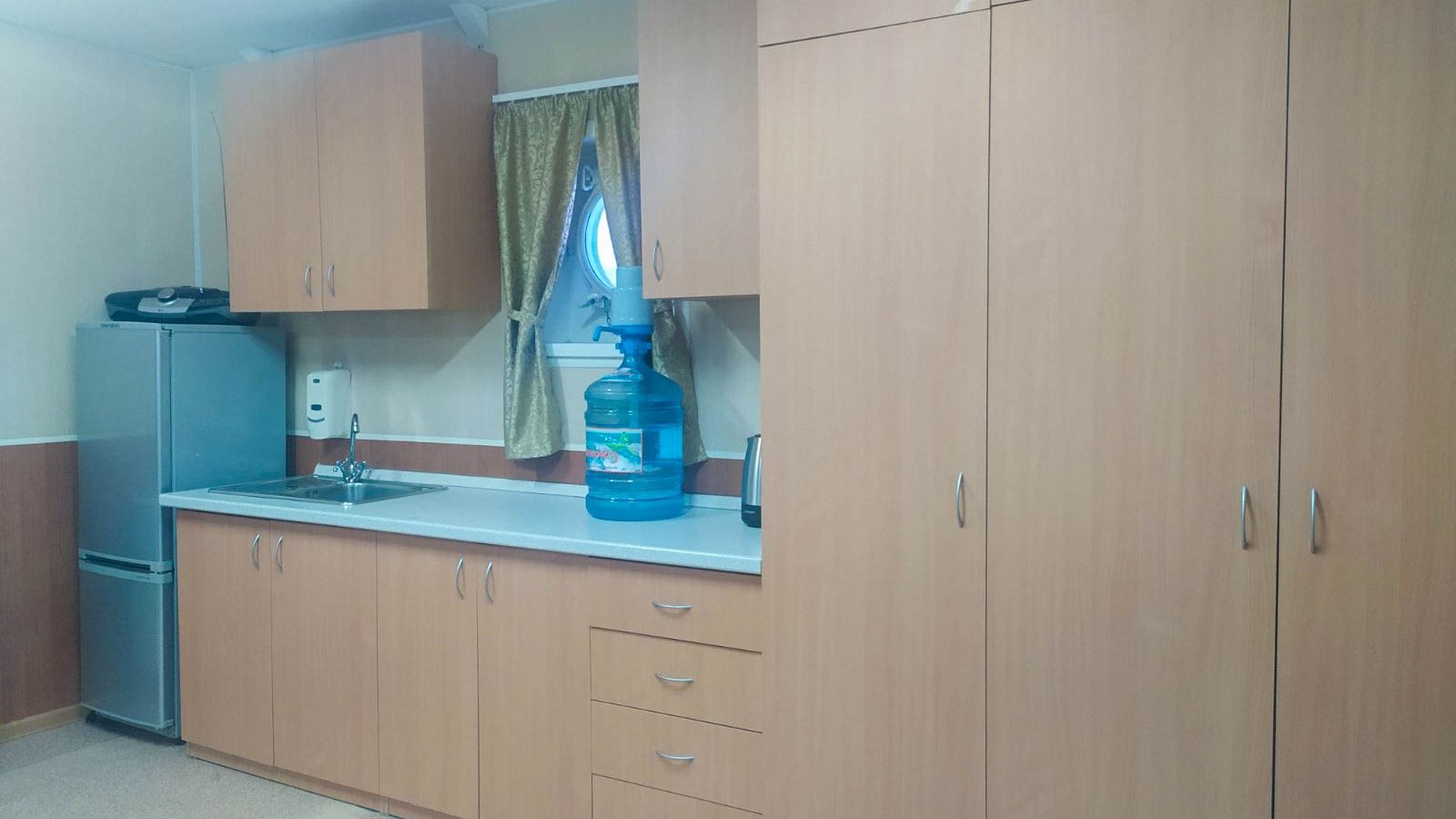 rooms-4seater-steamer-house-on-the-water