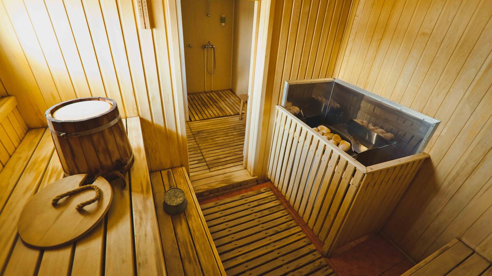 rooms-4seater-steamer-house-on-the-water